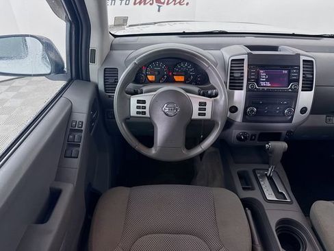 Used 2018 Nissan Frontier SV image 24