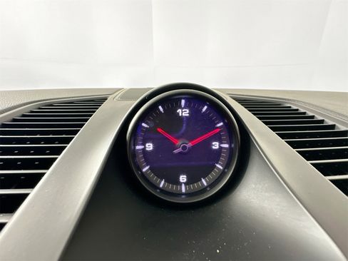 Certified 2023 Porsche Cayenne Platinum Edition image 24