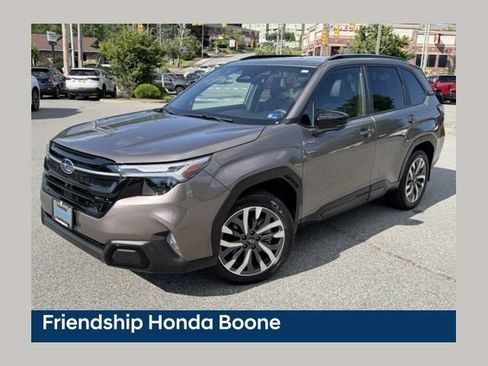 Used 2025 Subaru Forester Touring AWD/4WD image 1