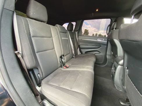 Used 2020 Jeep Grand Cherokee Laredo RWD image 25