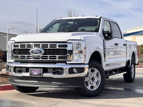 New 2026 Ford F250 XLT w/ FX4 Off-Road Package image 2