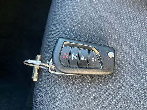 Used 2025 Toyota Corolla LE image 18