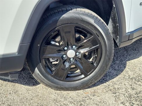 Used 2022 Jeep Compass Latitude image 18