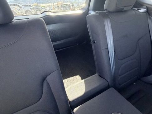 Used 2019 Jeep Renegade Latitude w/ Popular Equipment Group image 15