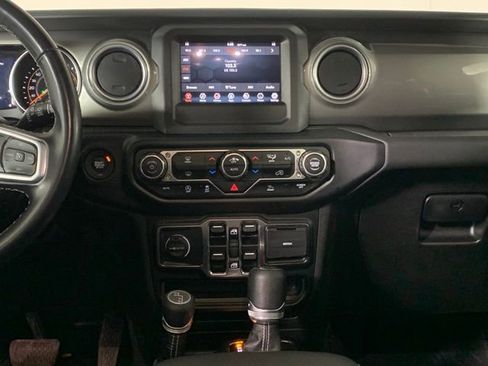 Used 2021 Jeep Wrangler Unlimited Sahara AWD/4WD image 5