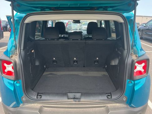 Used 2022 Jeep Renegade Latitude AWD/4WD image 22