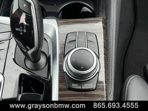 Used 2022 BMW 530e xDrive w/ Premium Package image 25