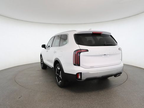 Used 2023 Kia Telluride EX w/ EX Captain's Chair Package image 12