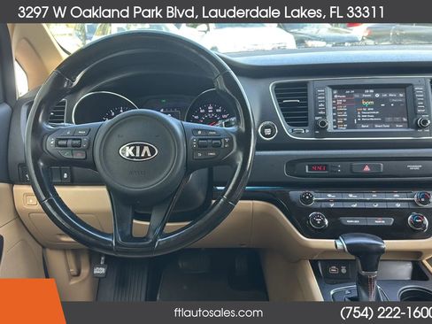 Used 2017 Kia Sedona LX w/ LX Essentials Premium Package FWD image 28