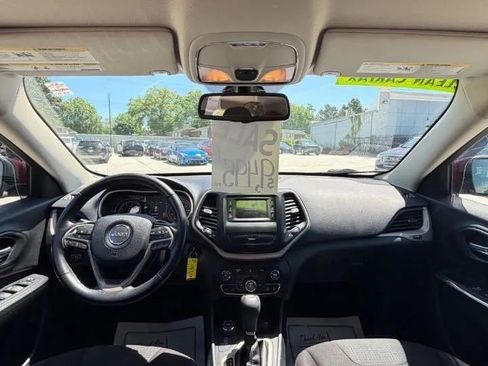 Used 2016 Jeep Cherokee Latitude AWD/4WD image 12