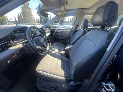 Used 2025 Volkswagen Jetta SE image 25