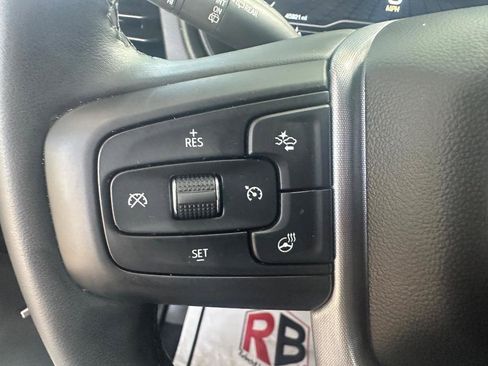 Used 2023 GMC Yukon SLT w/ SLT Premium Package image 9