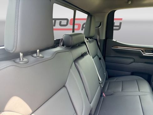 Used 2025 Chevrolet Silverado 1500 LT Trail Boss w/ Convenience Package II AWD/4WD image 28