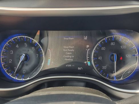 Used 2024 Chrysler Pacifica Touring-L FWD image 12
