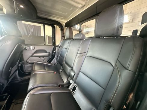 Used 2025 Jeep Gladiator Sport AWD/4WD image 22