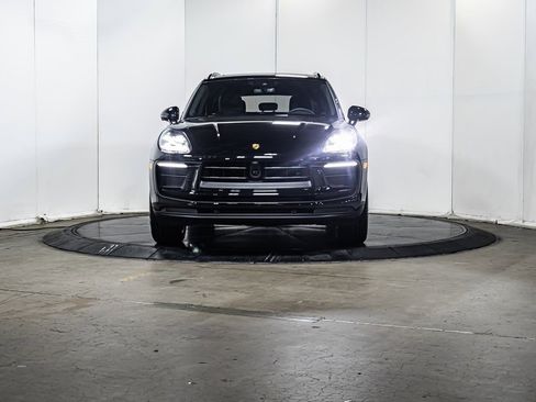 Certified 2025 Porsche Macan image 10