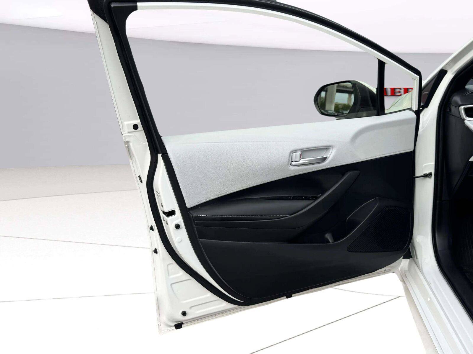 Used 2024 Toyota Corolla SE FWD image 14