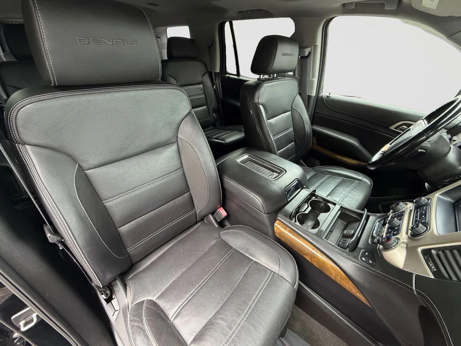 Used 2017 GMC Yukon Denali w/ Open Road Package AWD/4WD image 23