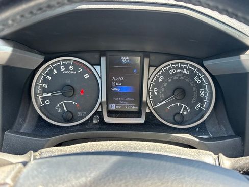 Used 2018 Toyota Tacoma SR5 RWD image 12