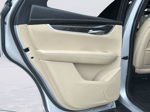 Used 2018 Cadillac XT5 FWD image 20