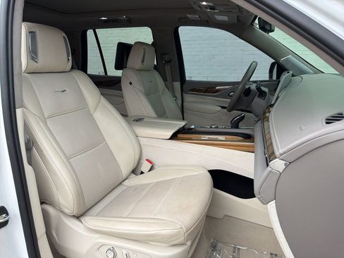 Used 2022 Cadillac Escalade Premium Luxury Platinum w/ Heavy-Duty Trailer Package image 14