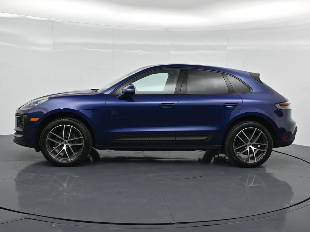 Certified 2026 Porsche Macan AWD/4WD image 2