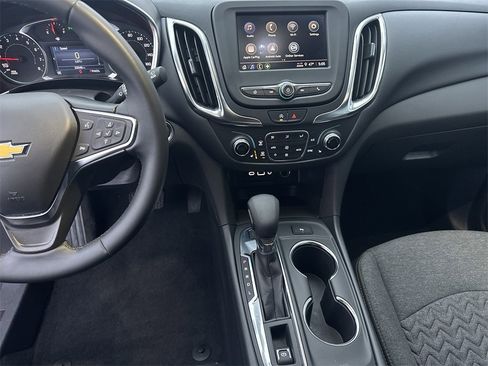 Used 2024 Chevrolet Equinox LT image 28