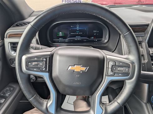 Used 2023 Chevrolet Suburban Premier image 20