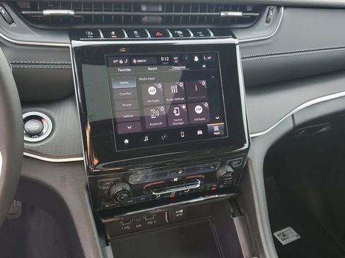 New 2025 Jeep Grand Cherokee Altitude image 24