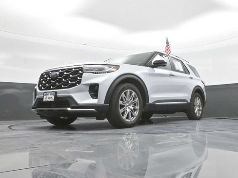 Used 2025 Ford Explorer Platinum RWD image 43
