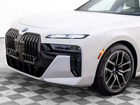 Certified 2024 BMW 760i xDrive image 37