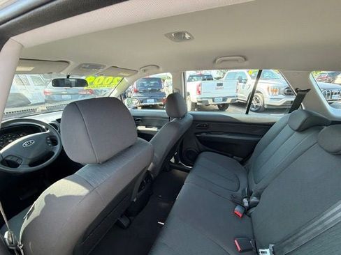 Used 2009 Kia Rondo LX FWD image 27