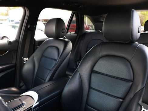 Used 2020 Mercedes-Benz GLC 300 image 27