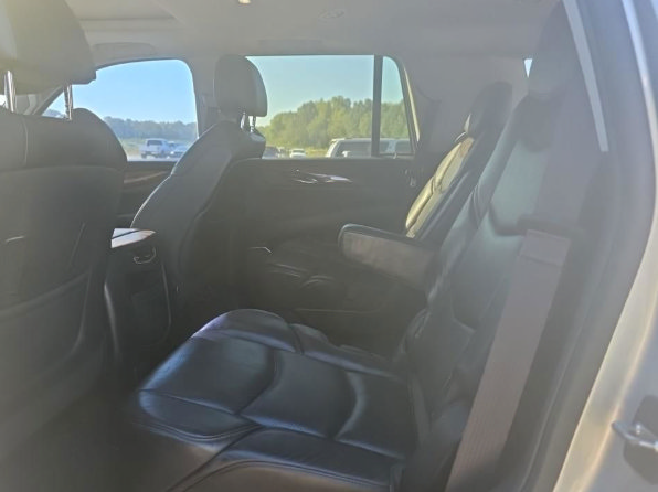 Used 2016 Cadillac Escalade Luxury AWD/4WD image 4