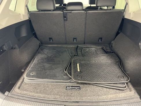 Used 2018 Volkswagen Tiguan SE w/ Front Fog Lights Package image 9