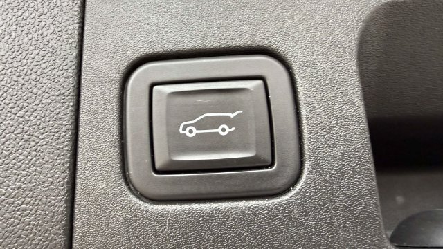 Certified 2024 Cadillac XT5 Luxury w/ LPO, Floor Liner Package AWD/4WD image 57