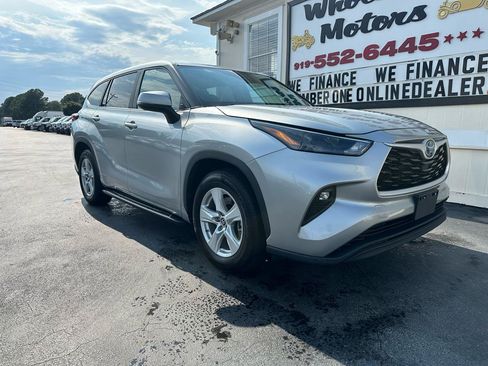 Used 2023 Toyota Highlander LE FWD image 7