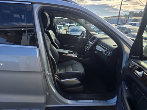 Used 2015 Mercedes-Benz GL 550 4MATIC image 4