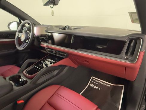 New 2026 Porsche Cayenne Coupe image 19