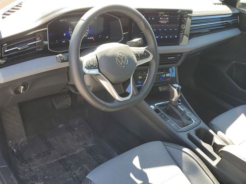 Used 2025 Volkswagen Jetta SE image 16