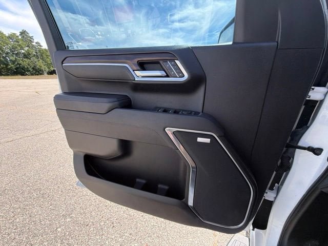 Used 2025 GMC Sierra 1500 SLT AWD/4WD image 13