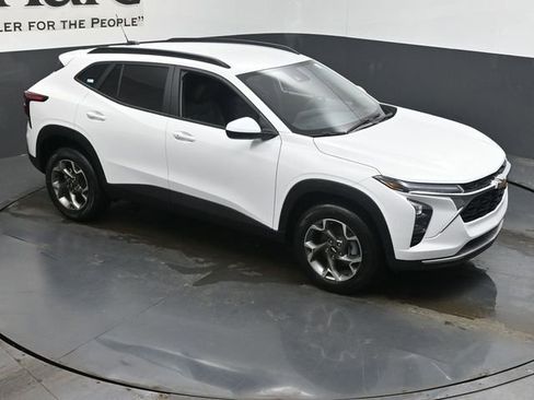 New 2026 Chevrolet Trax LT w/ Driver Confidence Package image 16