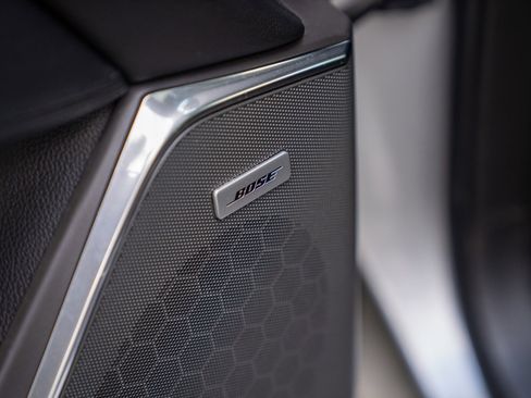 Used 2018 Cadillac Escalade Premium Luxury image 11