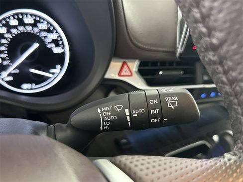 Used 2023 Toyota Sienna Platinum image 23