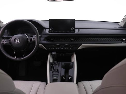 Certified 2025 Honda Accord SE image 5