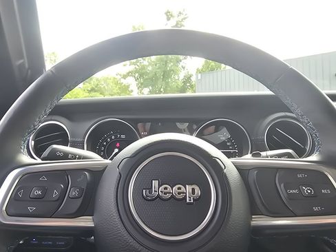 Used 2023 Jeep Wrangler Unlimited Rubicon 4xe w/ Cold Weather Group AWD/4WD image 26