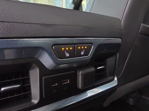 Used 2020 Chevrolet Silverado 1500 High Country w/ Technology Package image 32