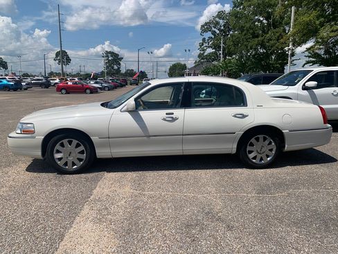 Used 2004 Lincoln Town Car Ultimate RWD image 5