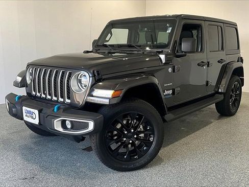 Used 2022 Jeep Wrangler Unlimited Sahara w/ Cold Weather Group image 3