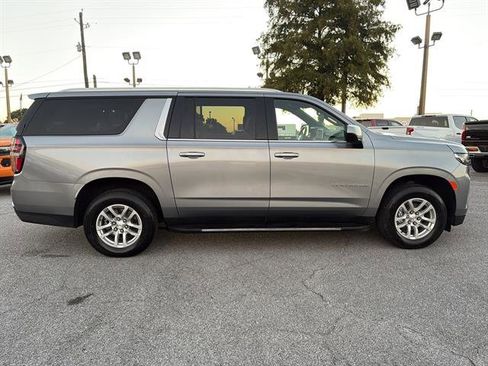 Used 2023 Chevrolet Suburban LT image 8